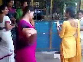 indian nagość w miejscach publicznych