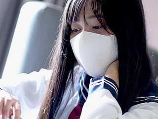 O que está escondido shriek a calcinha de uma estudante japonesa?
