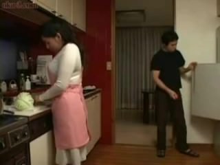 Ma Jepang dan Anak di Enjoyment Kitchen