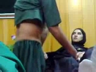 Jonge Pakistaanse Meisje bevrucht ingress An Pervert Doctor