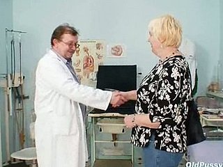 Chubby yellowish mommy soft pussy doctor inquisition